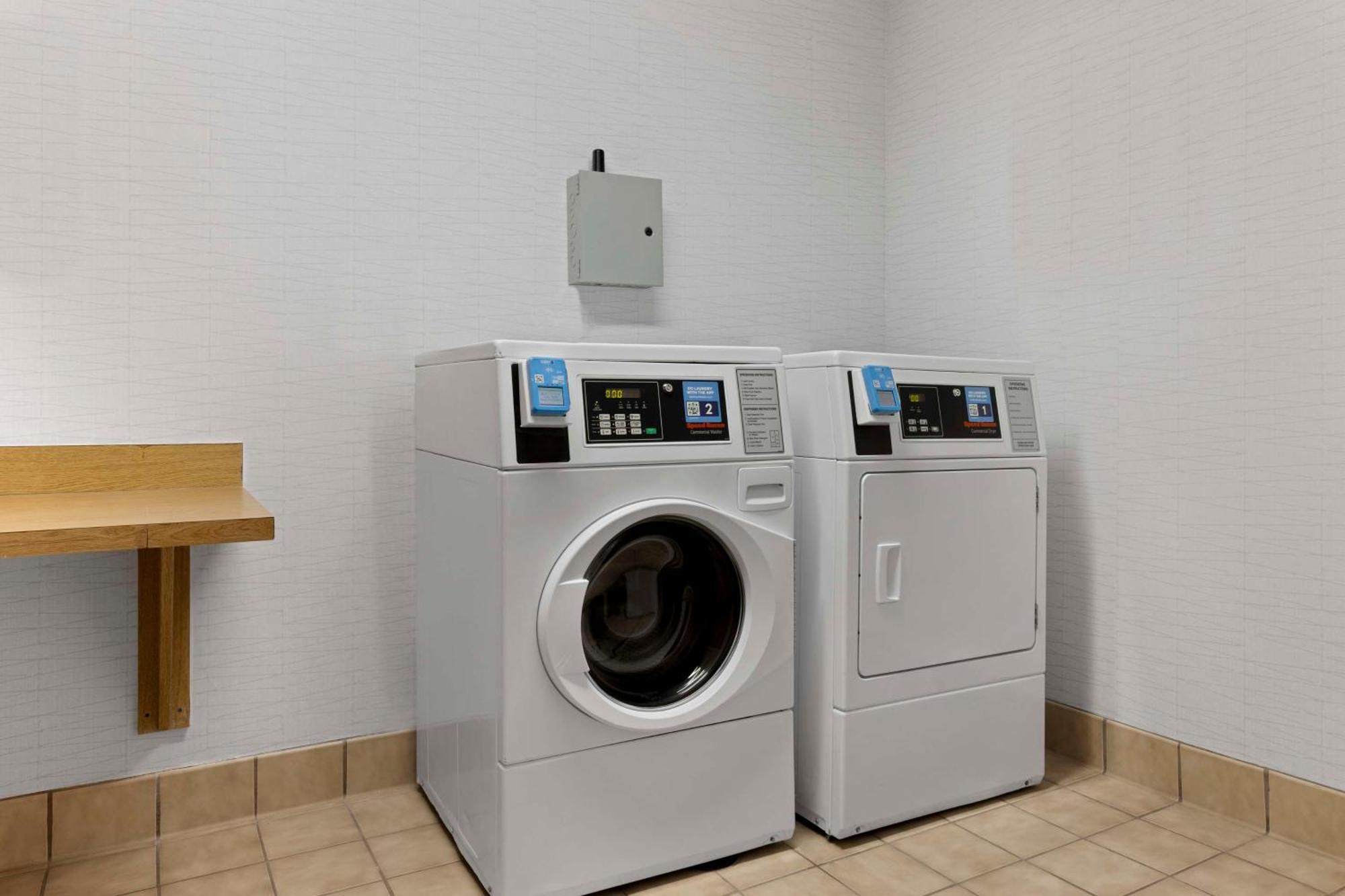 Spark By Hilton Newcomerstown מראה חיצוני תמונה